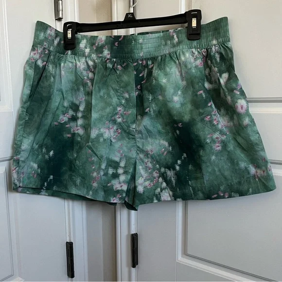 Sweaty Betty Anytime Pull On Short- Green Lavender Meadow Print Size XL/US 12 - Picture 1 of 4